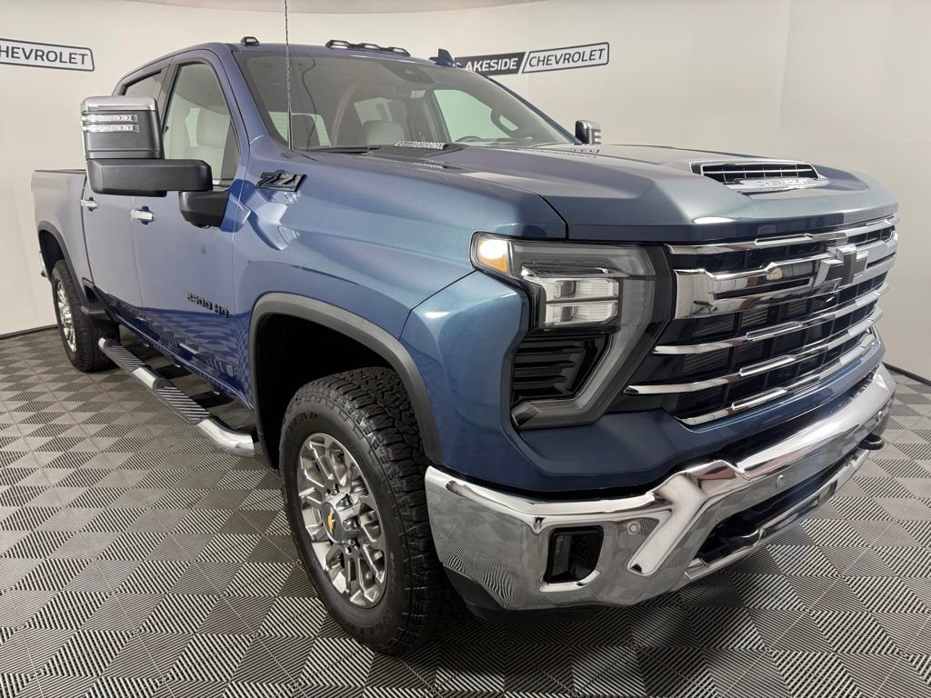Used 2026 Chevrolet Silverado 2500 LTZ w/ LTZ Premium Package AWD/4WD image 8