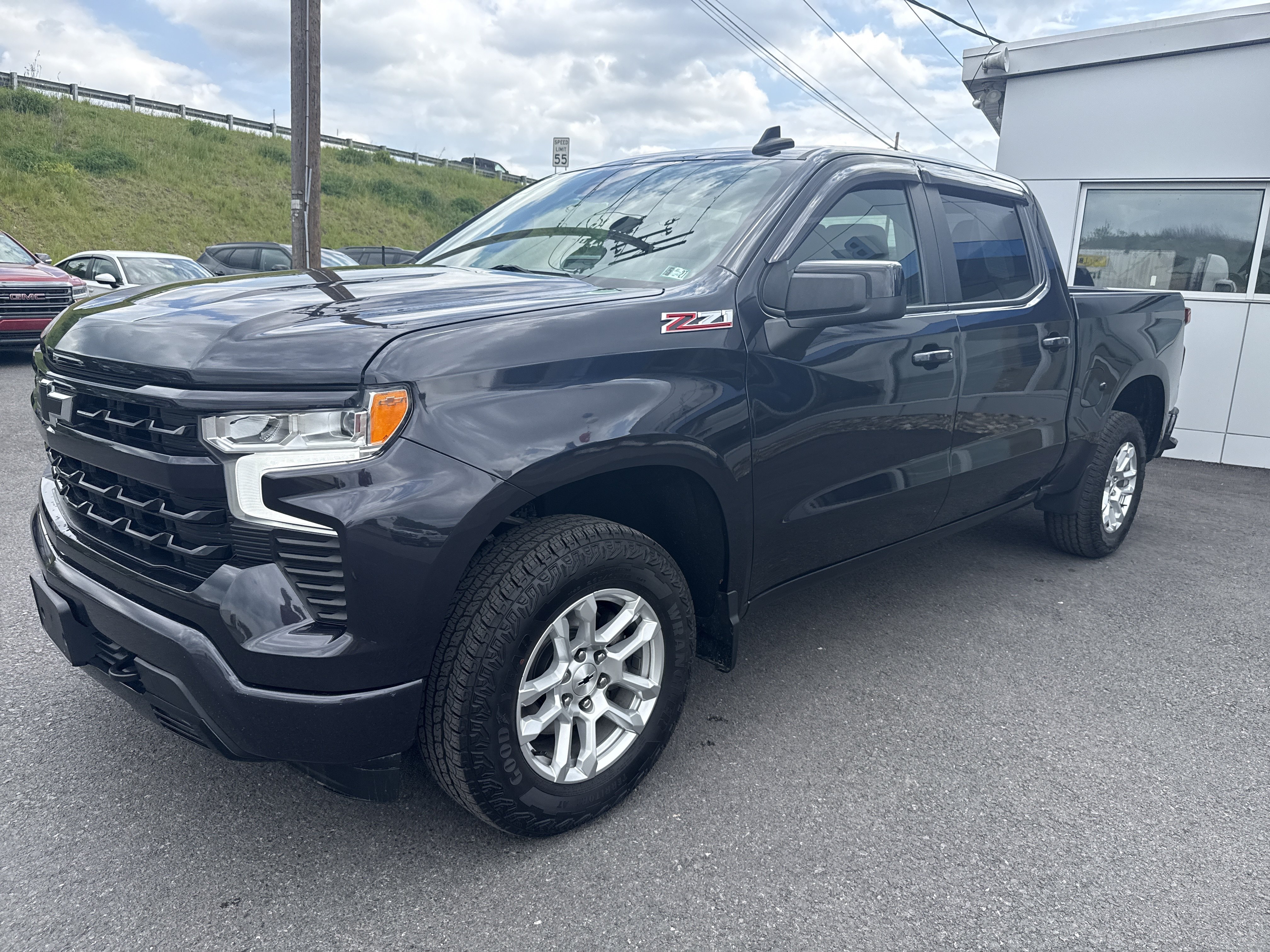 Used 2022 Chevrolet Silverado 1500 RST w/ Z71 Off-Road Package AWD/4WD image 7
