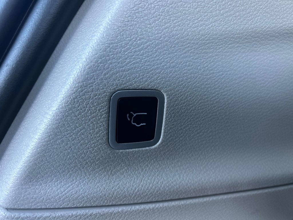 Used 2024 Chrysler Pacifica Touring-L image 14