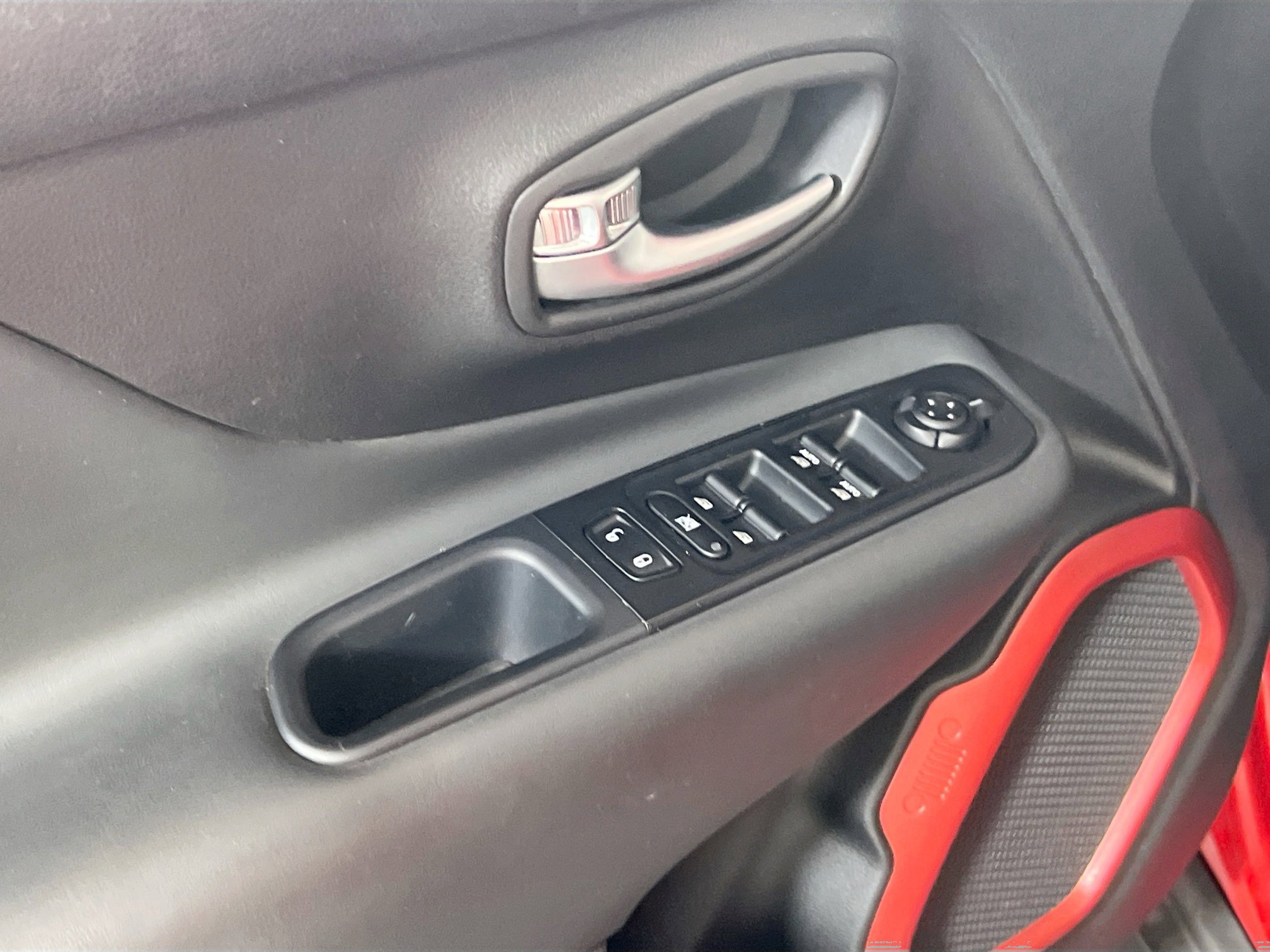 Used 2022 Jeep Renegade Latitude w/ Convenience Group AWD/4WD image 18
