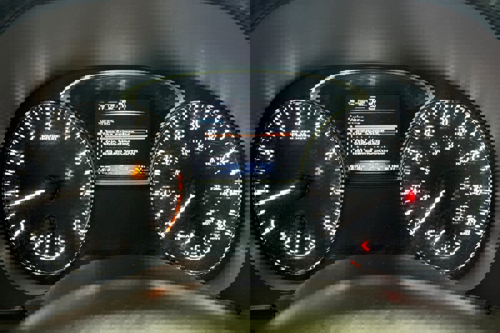 Used 2020 Nissan Pathfinder SV image 27