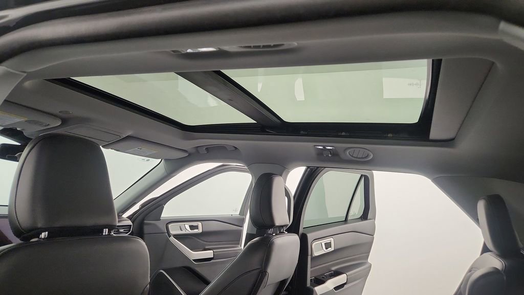 Used 2023 Ford Explorer XLT w/ Equipment Group 202A image 18