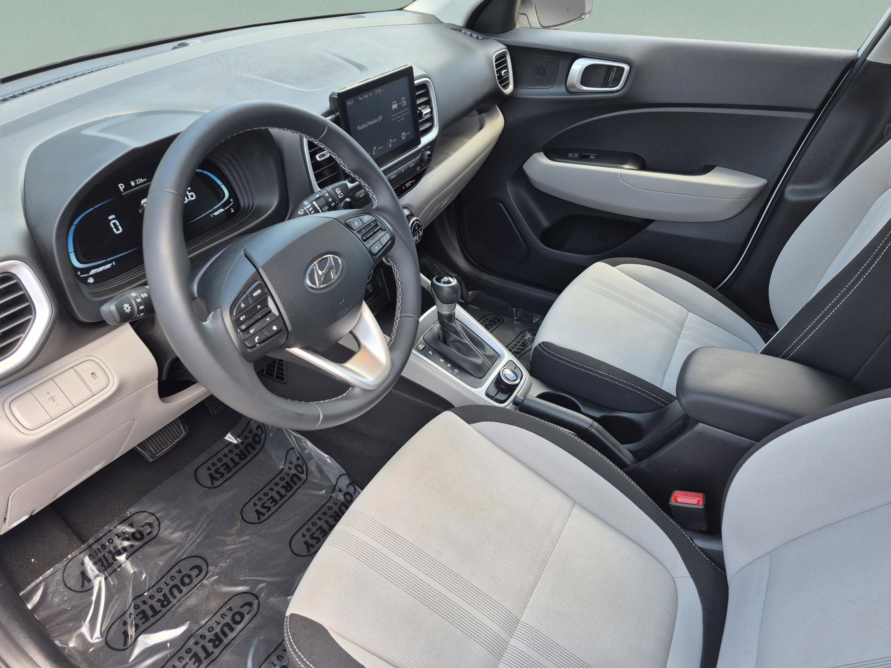 Used 2023 Hyundai Venue SEL FWD image 16