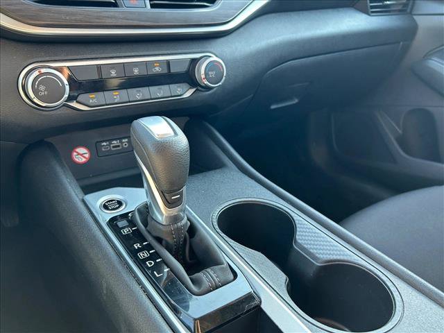 Used 2025 Nissan Altima 2.5 SV FWD image 11