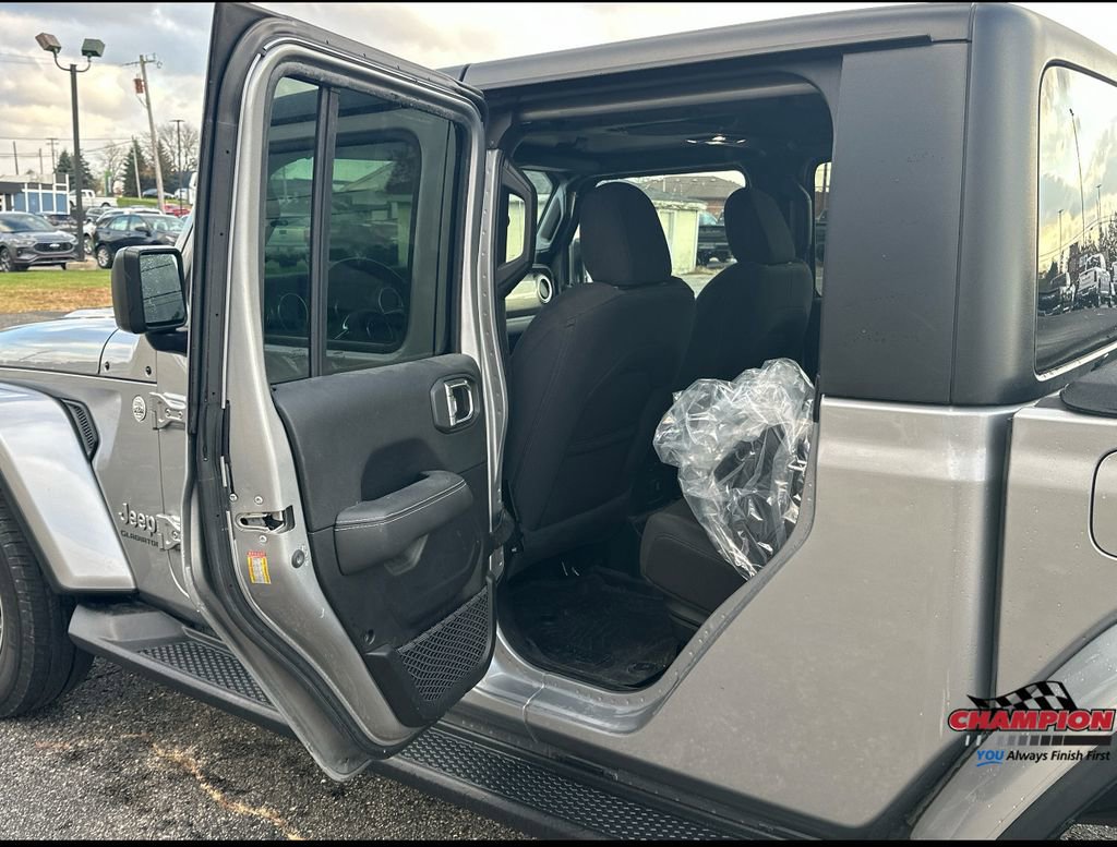 Used 2021 Jeep Gladiator Overland image 22
