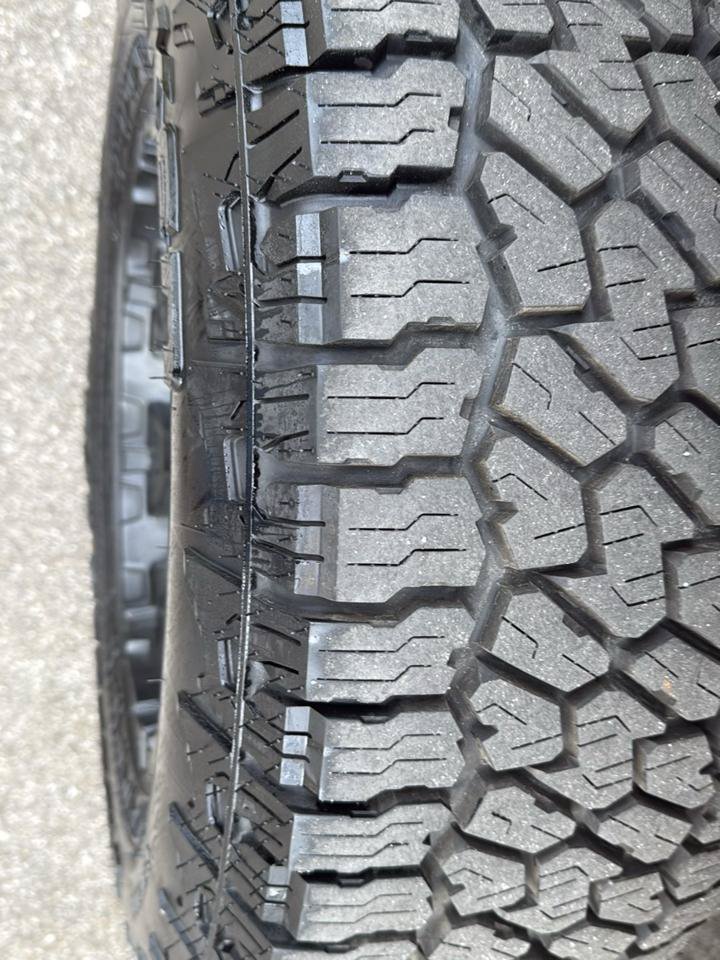 Used 2009 HUMMER H3 Alpha AWD/4WD image 11