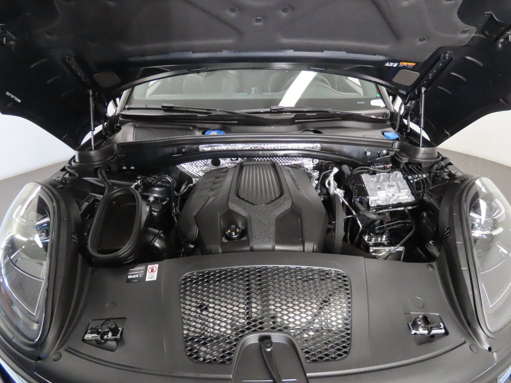 Certified 2026 Porsche Macan AWD/4WD image 50