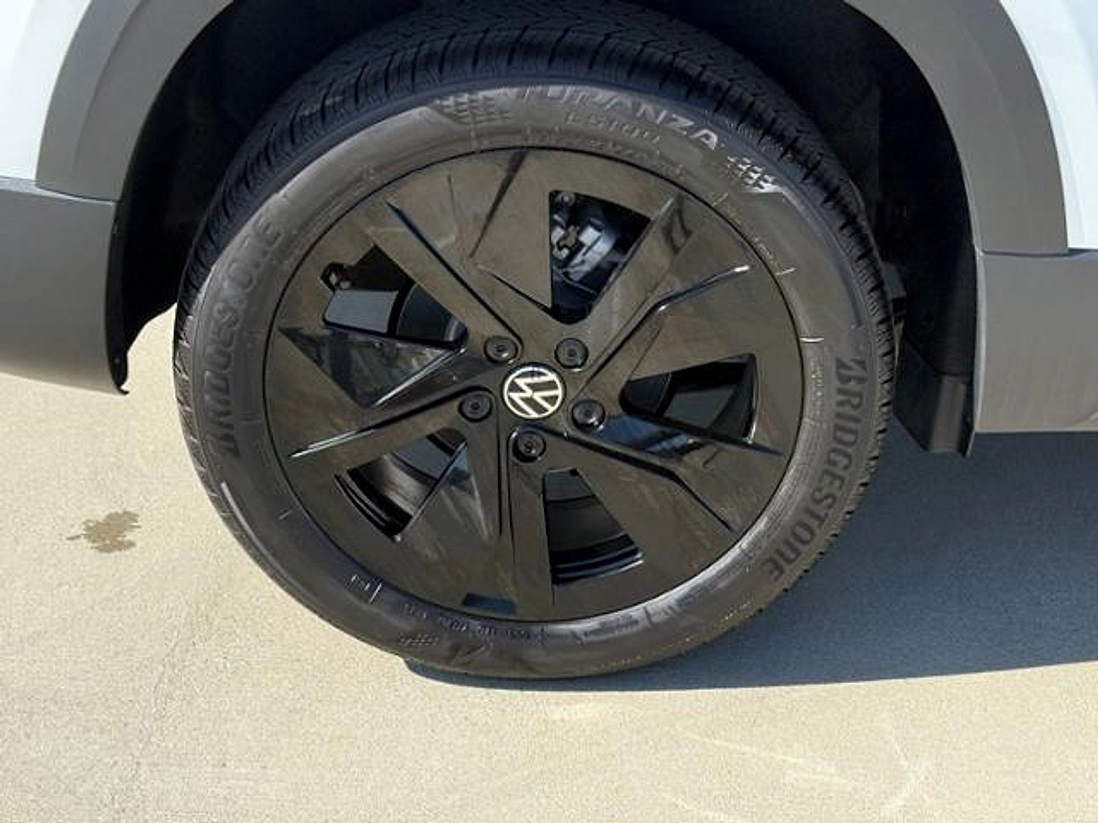 New 2026 Volkswagen Taos SE FWD image 8