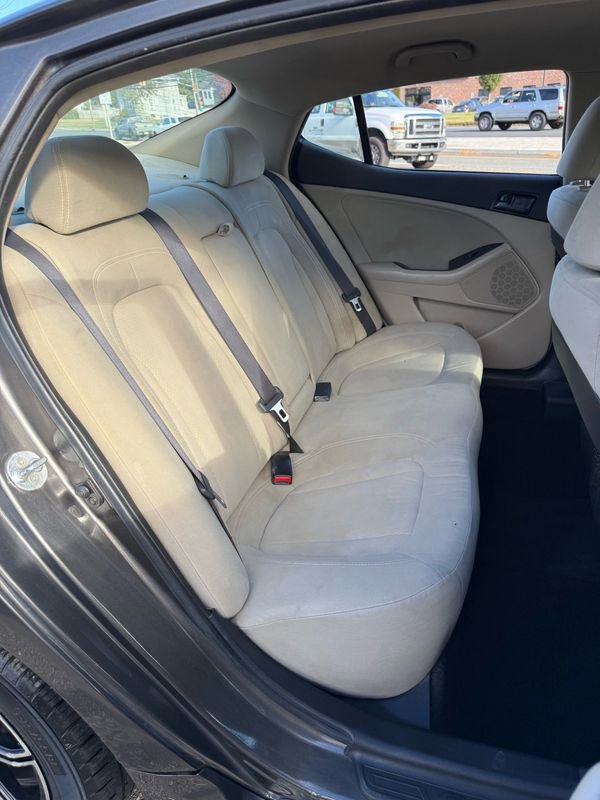 Used 2011 Kia Optima LX image 11