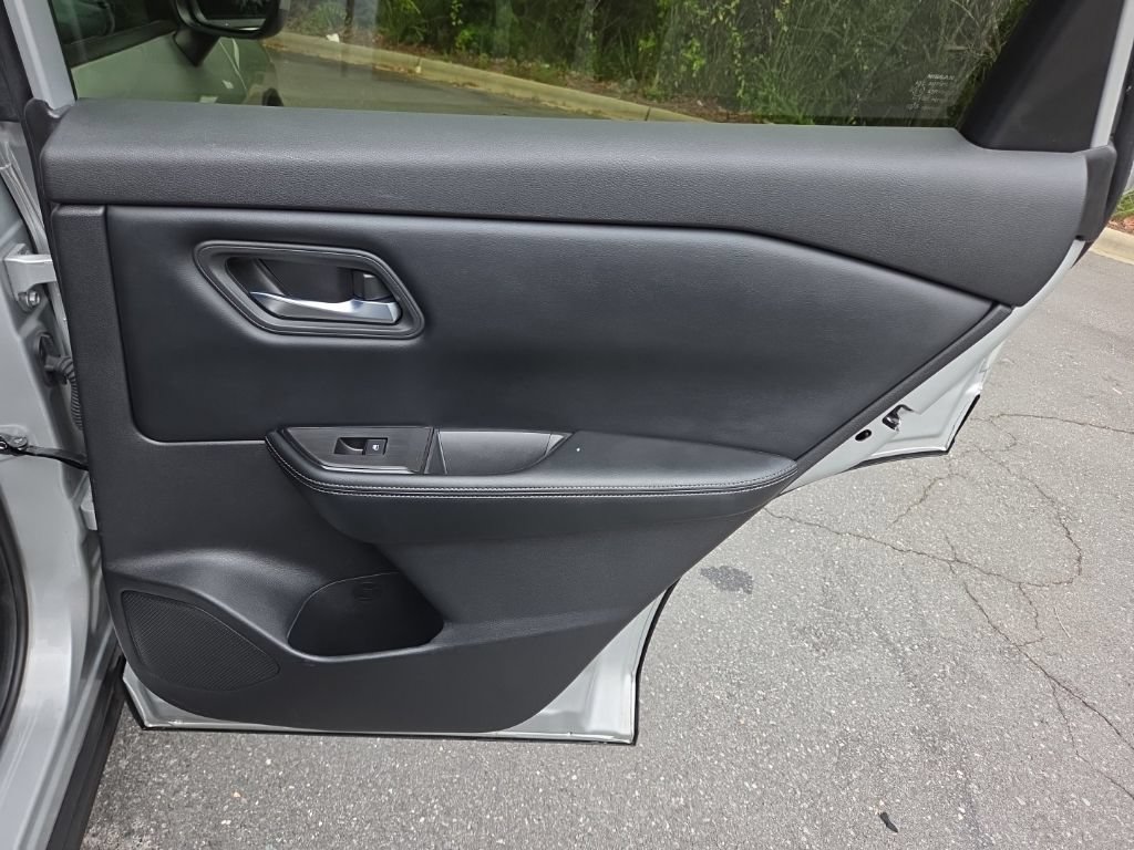 Certified 2025 Nissan Rogue SV FWD image 37