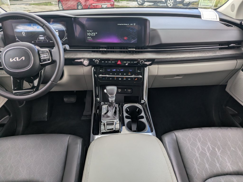 Certified 2024 Kia Carnival SX FWD image 17