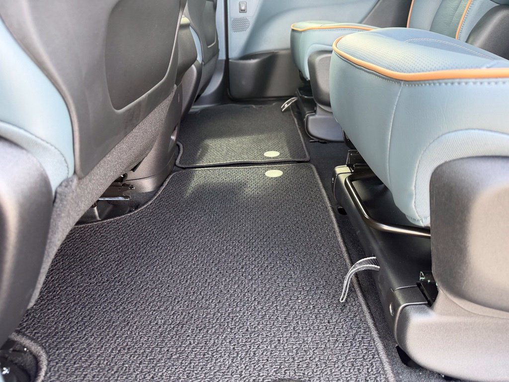New 2027 Chrysler Pacifica Pinnacle w/ Theater Group FWD image 29
