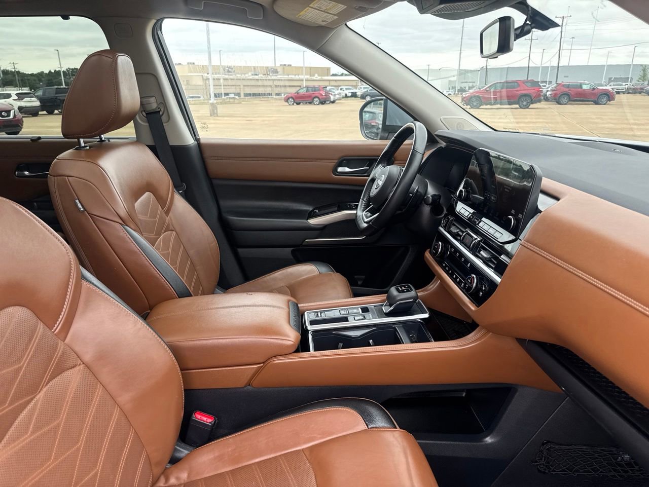 Certified 2024 Nissan Pathfinder Platinum FWD image 28
