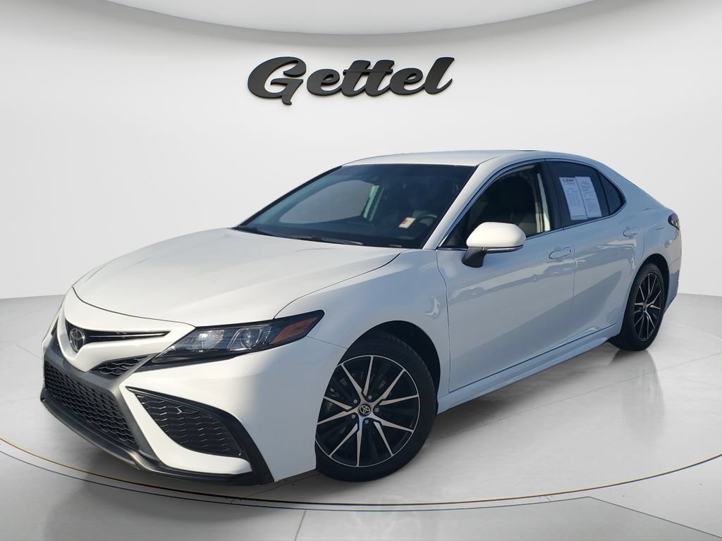 Certified 2023 Toyota Camry SE FWD image 1