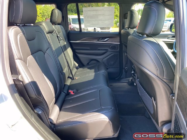 New 2026 Jeep Grand Cherokee Limited w/ Limited Altitude Package AWD/4WD image 8