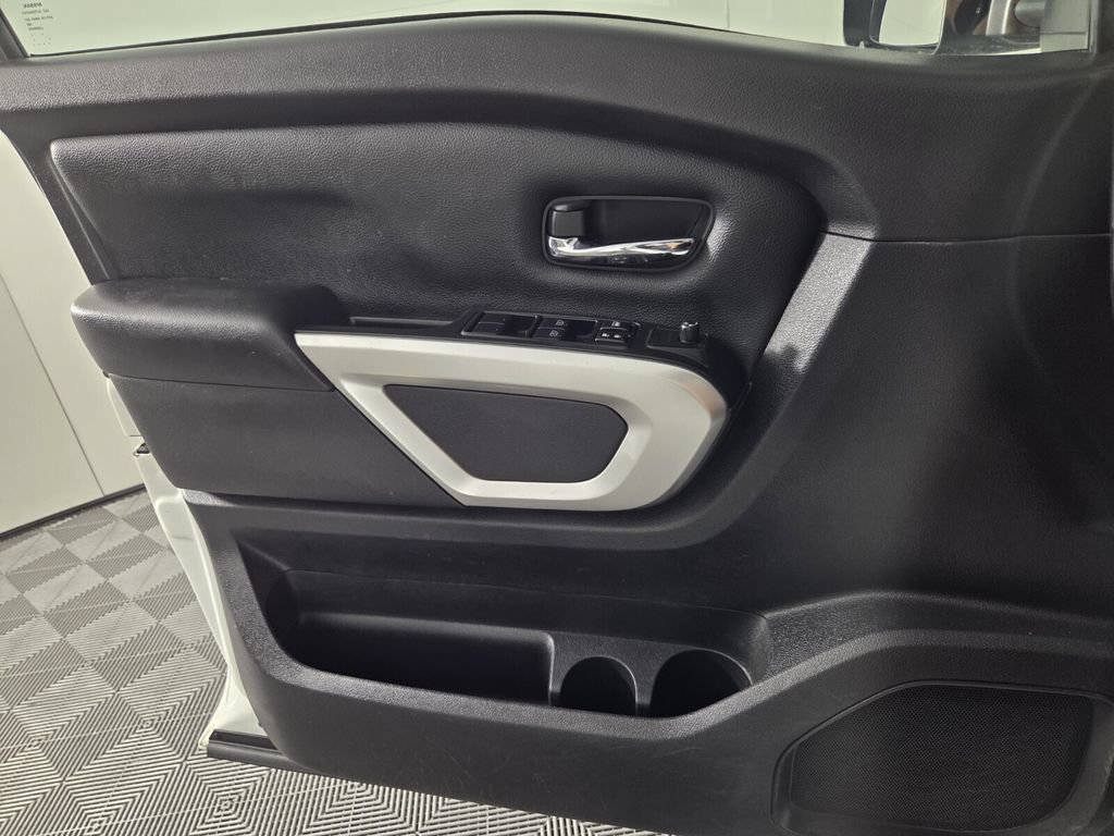 Used 2021 Nissan Titan SV w/ SV Convenience Package AWD/4WD image 21