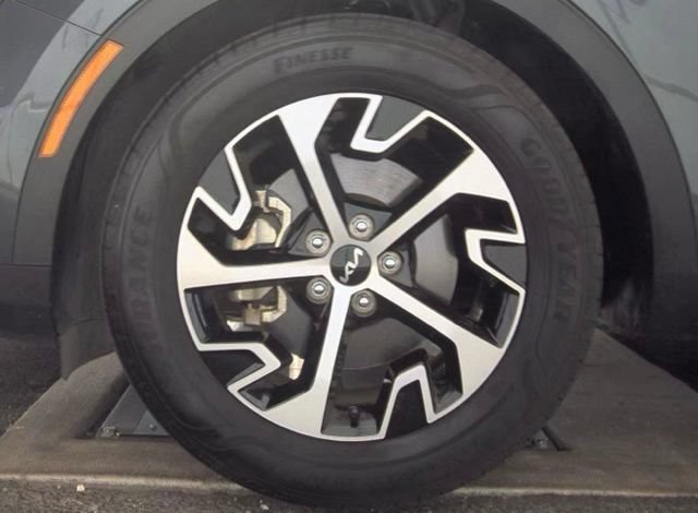 Certified 2025 Kia Sportage EX FWD image 5
