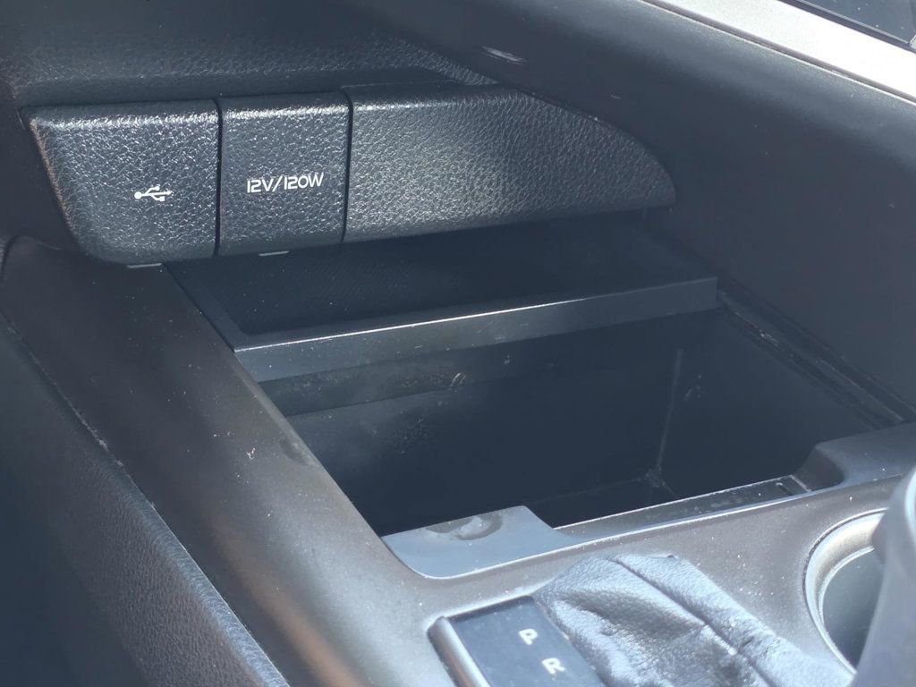 Used 2021 Toyota Camry SE image 16