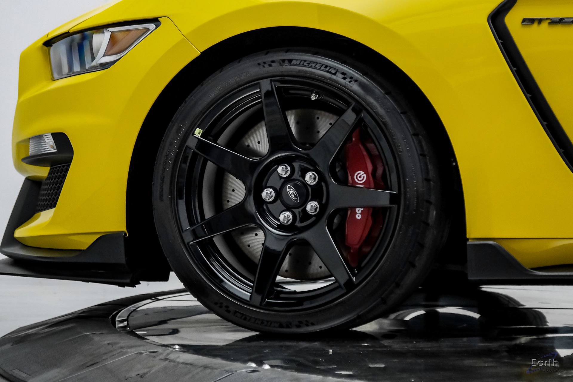 Used 2017 Ford Mustang Shelby GT350R w/ GT350R Equipment Group 920A RWD image 92