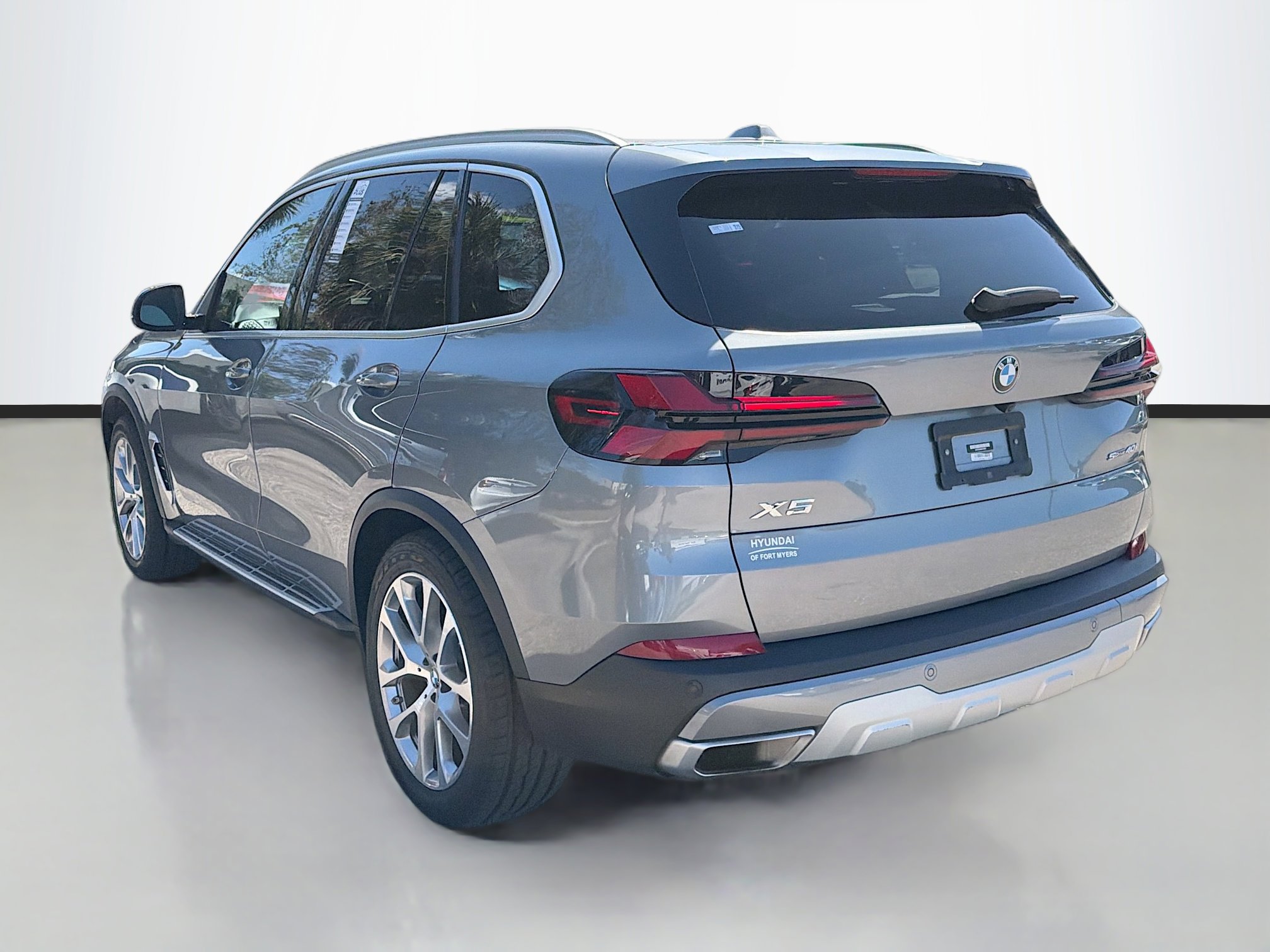 Used 2024 BMW X5 sDrive40i w/ Premium Package image 5