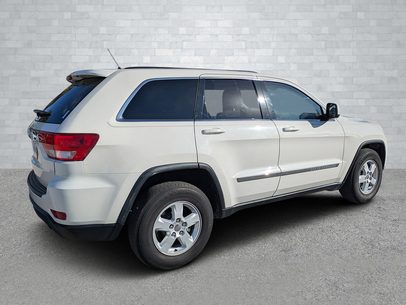 Used 2012 Jeep Grand Cherokee Laredo image 5