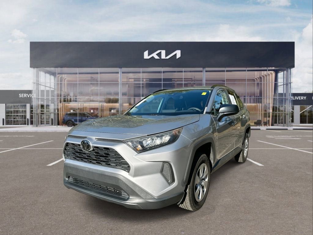 Used 2021 Toyota RAV4 LE image 4