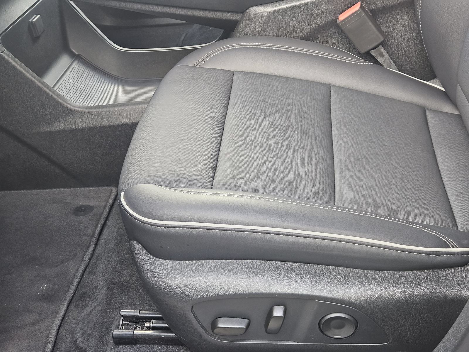 Certified 2026 Buick Enclave Preferred FWD image 32