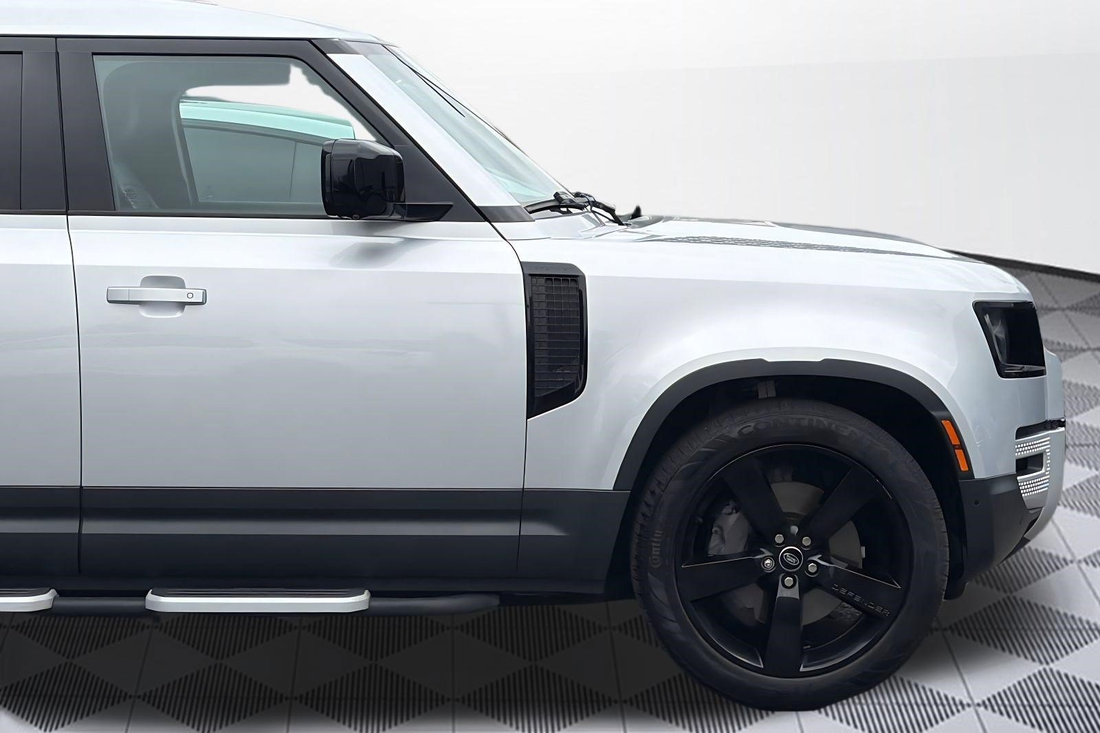 Used 2023 Land Rover Defender 110 SE AWD/4WD image 36