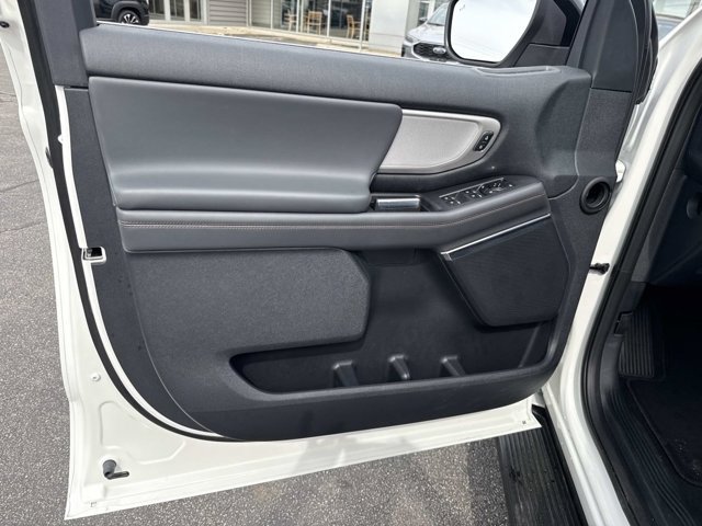 Used 2025 Ford Expedition Active AWD/4WD image 19
