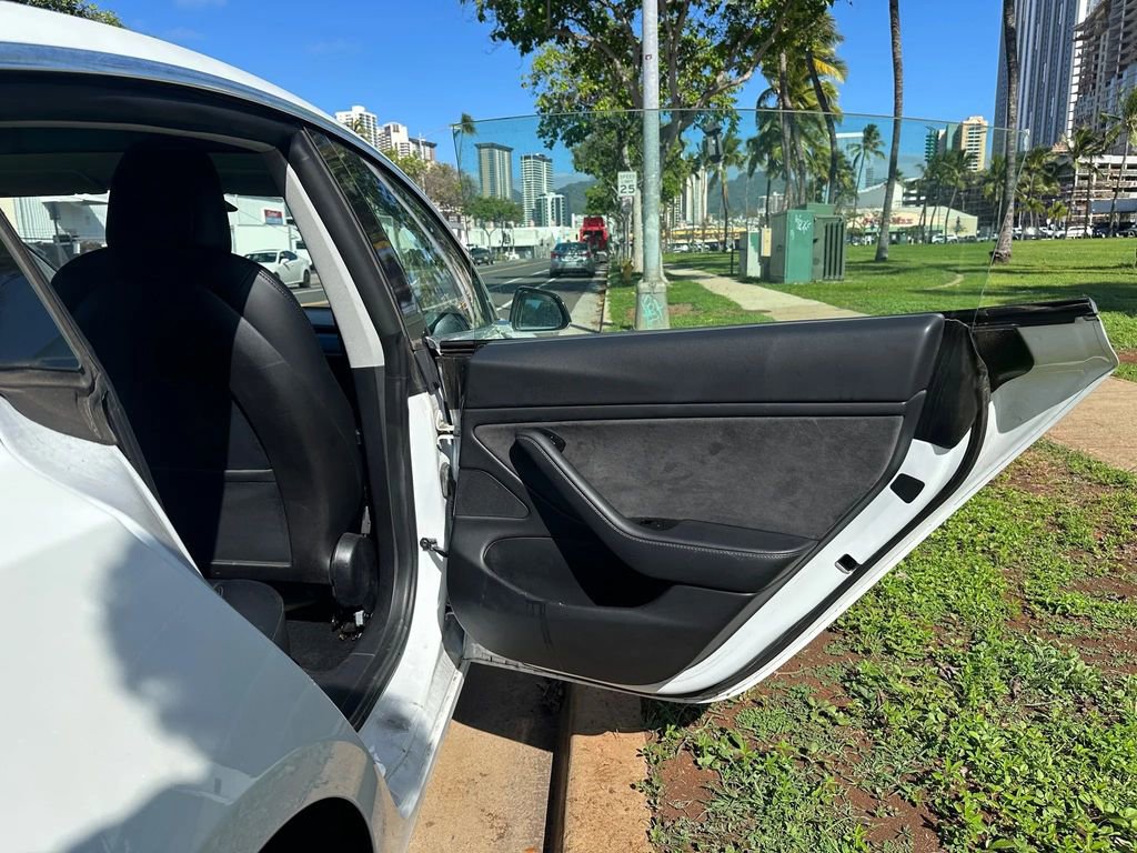 Used 2020 Tesla Model 3 Long Range image 16