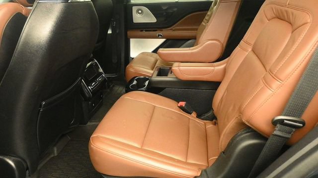 Used 2022 Lincoln Aviator Reserve w/ Equipment Group 201A RWD image 10