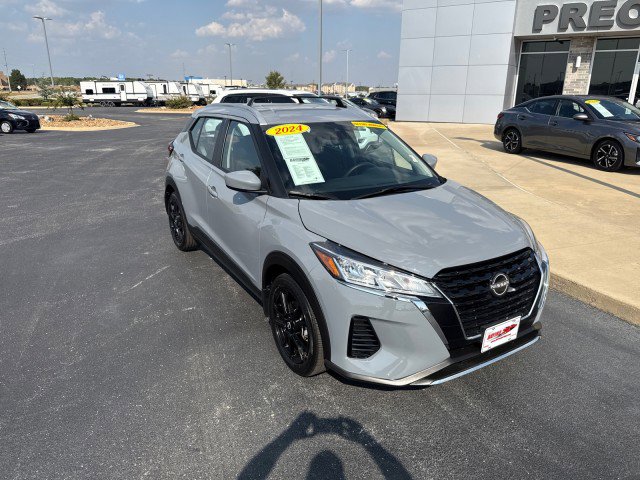 Used 2024 Nissan Kicks SV w/ Exterior Package image 3