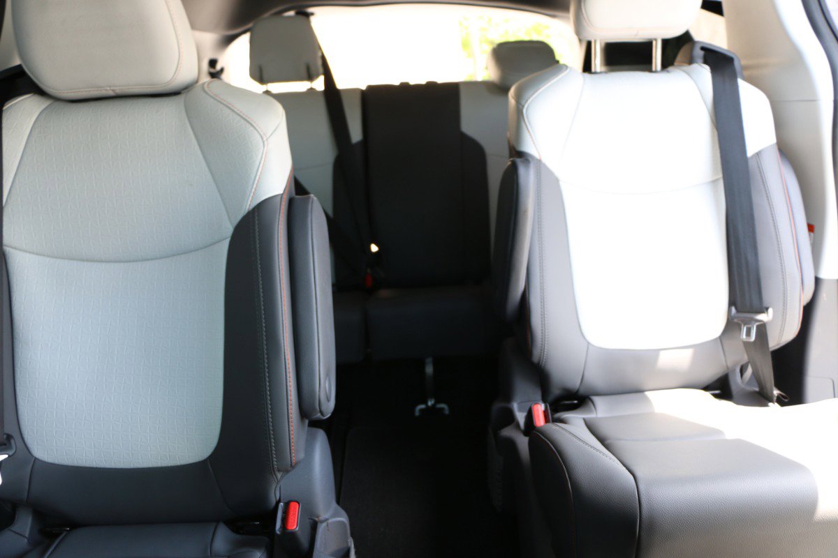 Used 2021 Toyota Sienna XSE FWD image 29