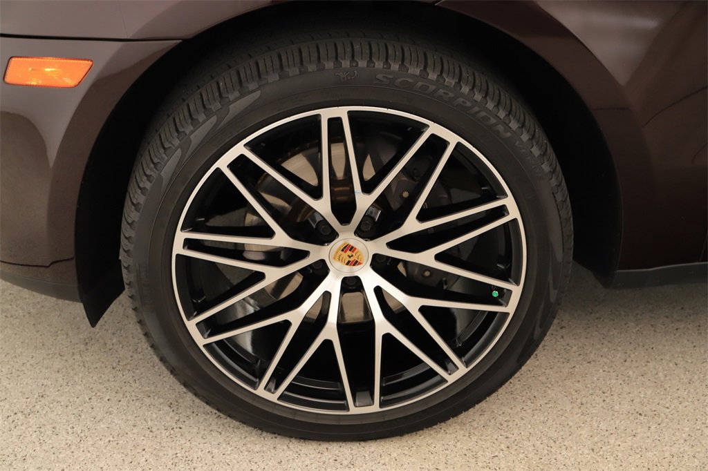 Used 2023 Porsche Macan Turbo image 32