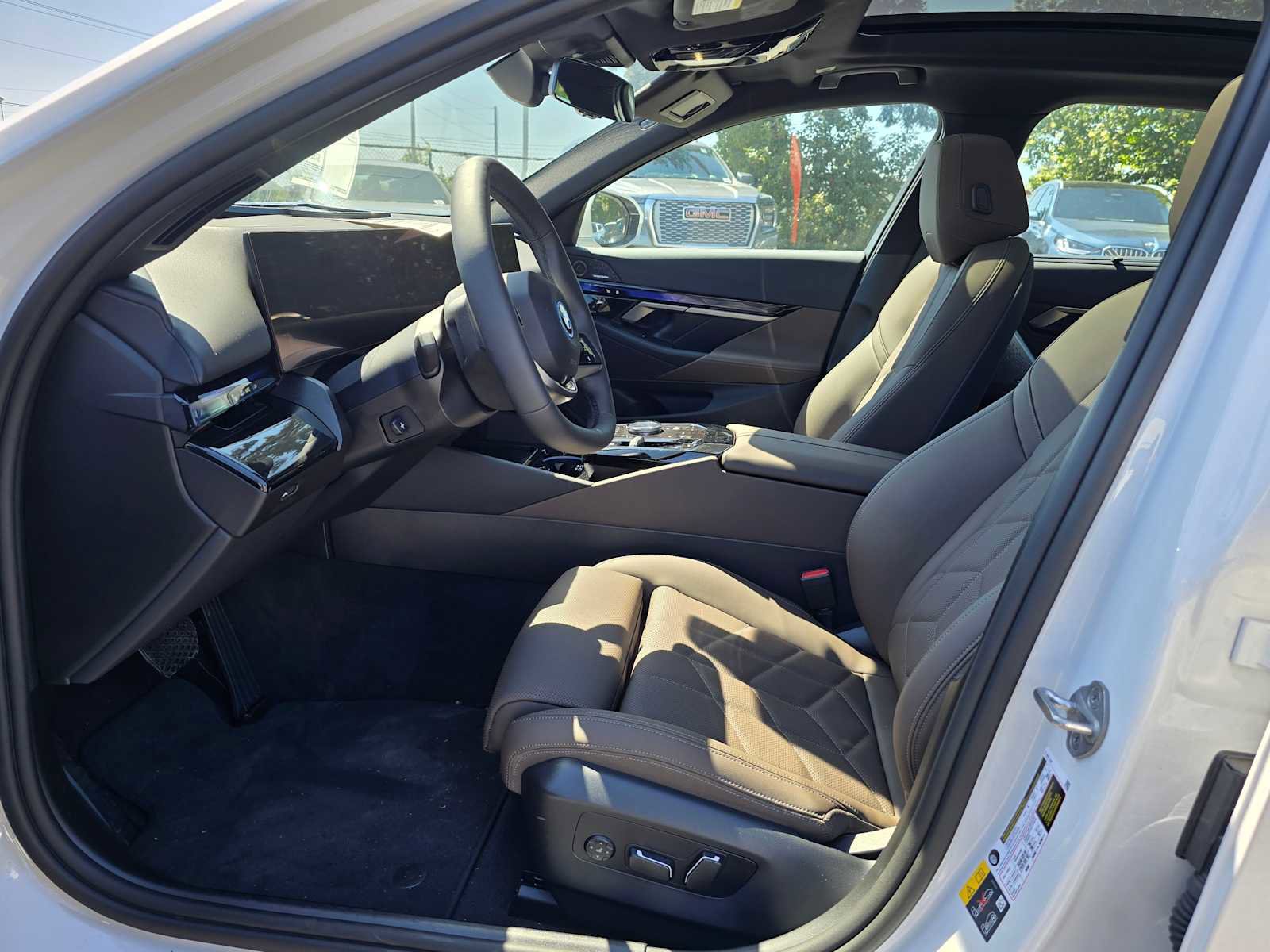 Used 2024 BMW i5 eDrive40i w/ M Sport Package image 23