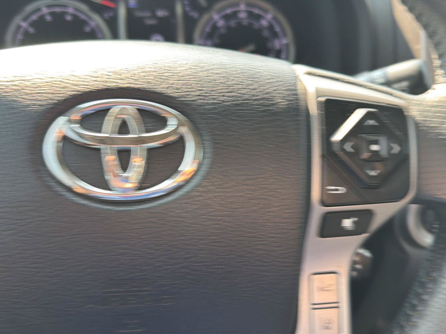 Used 2021 Toyota 4Runner Limited AWD/4WD image 34