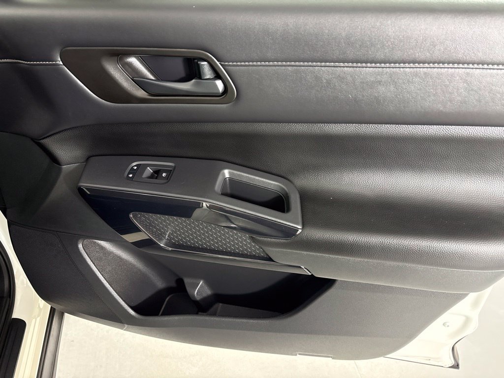 Certified 2026 Nissan Pathfinder SV FWD image 15
