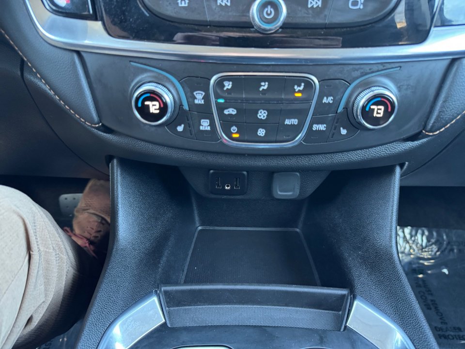 Used 2021 Chevrolet Traverse LT image 21