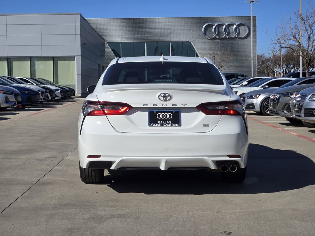 Used 2021 Toyota Camry SE image 7