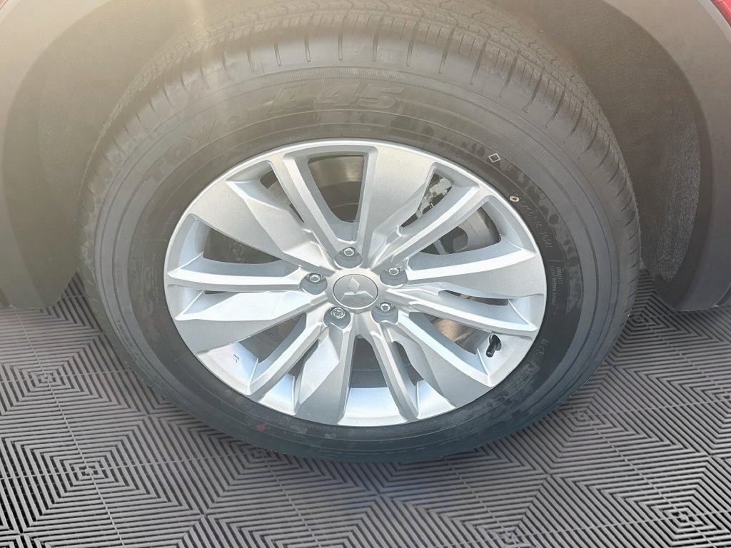 New 2026 Mitsubishi Outlander ES FWD image 32