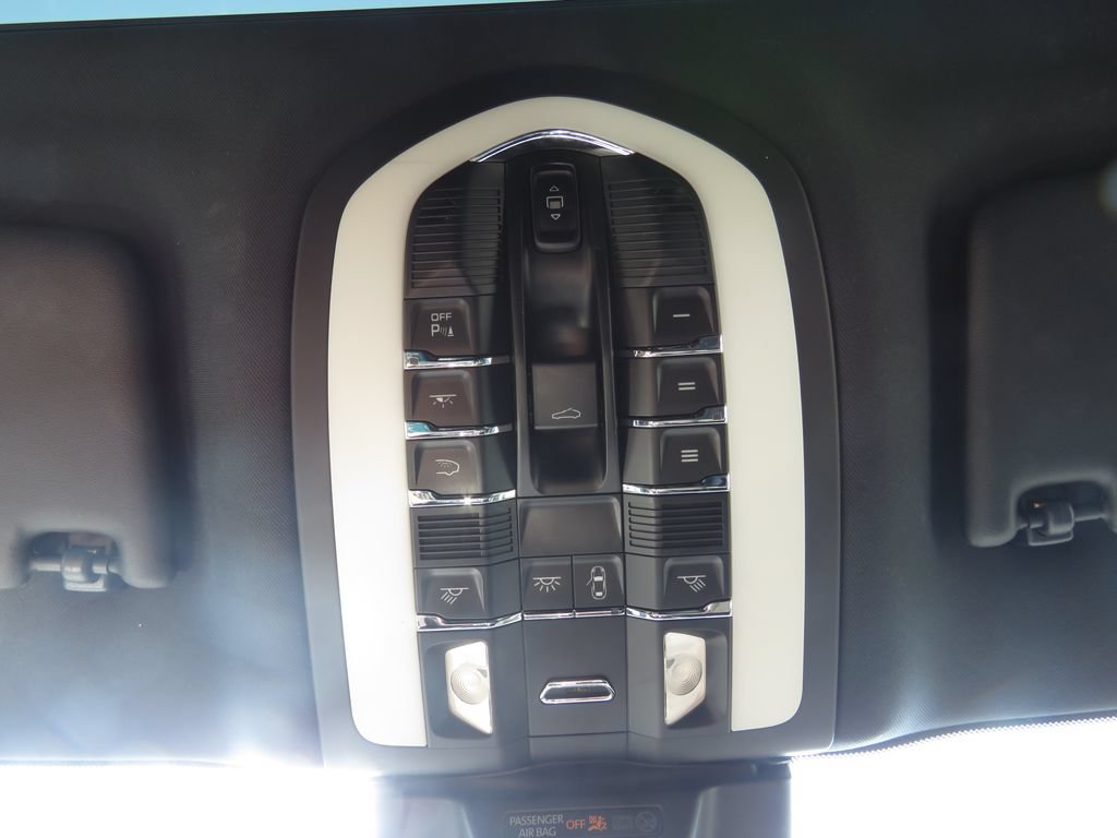 Used 2017 Porsche Macan AWD/4WD image 29