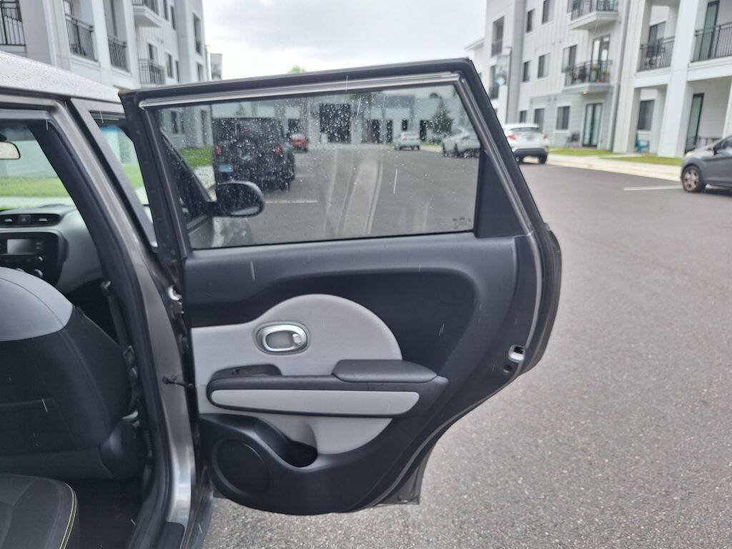 Used 2016 Kia Soul + FWD image 23