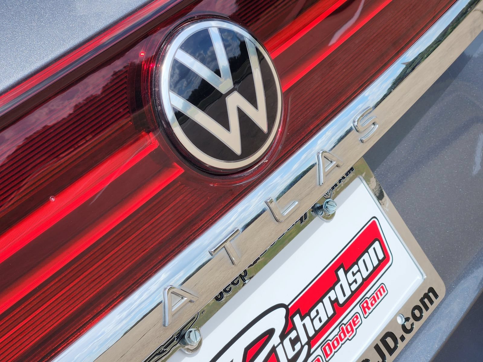 Used 2025 Volkswagen Atlas SE FWD image 18