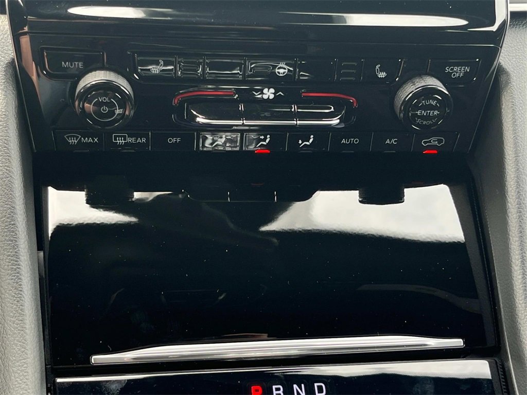 New 2025 Jeep Grand Cherokee Laredo X w/ Luxury Tech Group I image 24