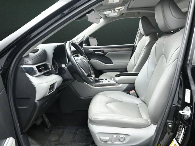 Used 2022 Toyota Highlander Limited image 11