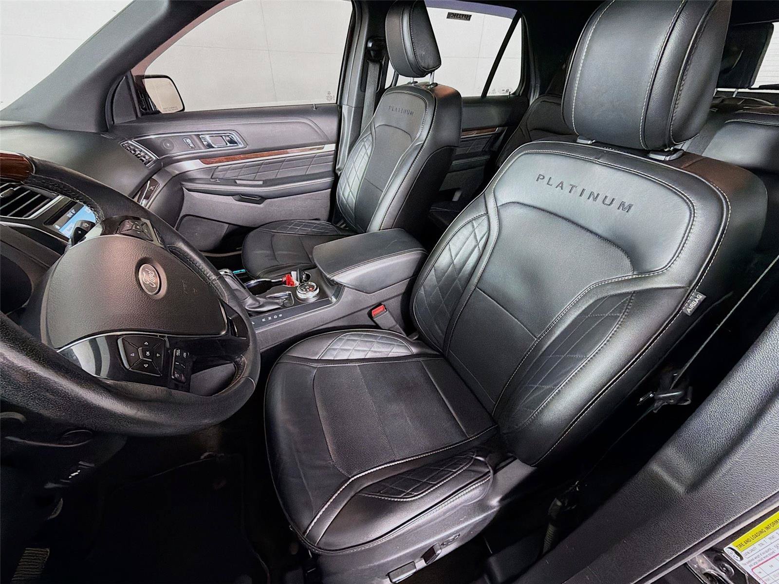 Used 2018 Ford Explorer Platinum AWD/4WD image 2