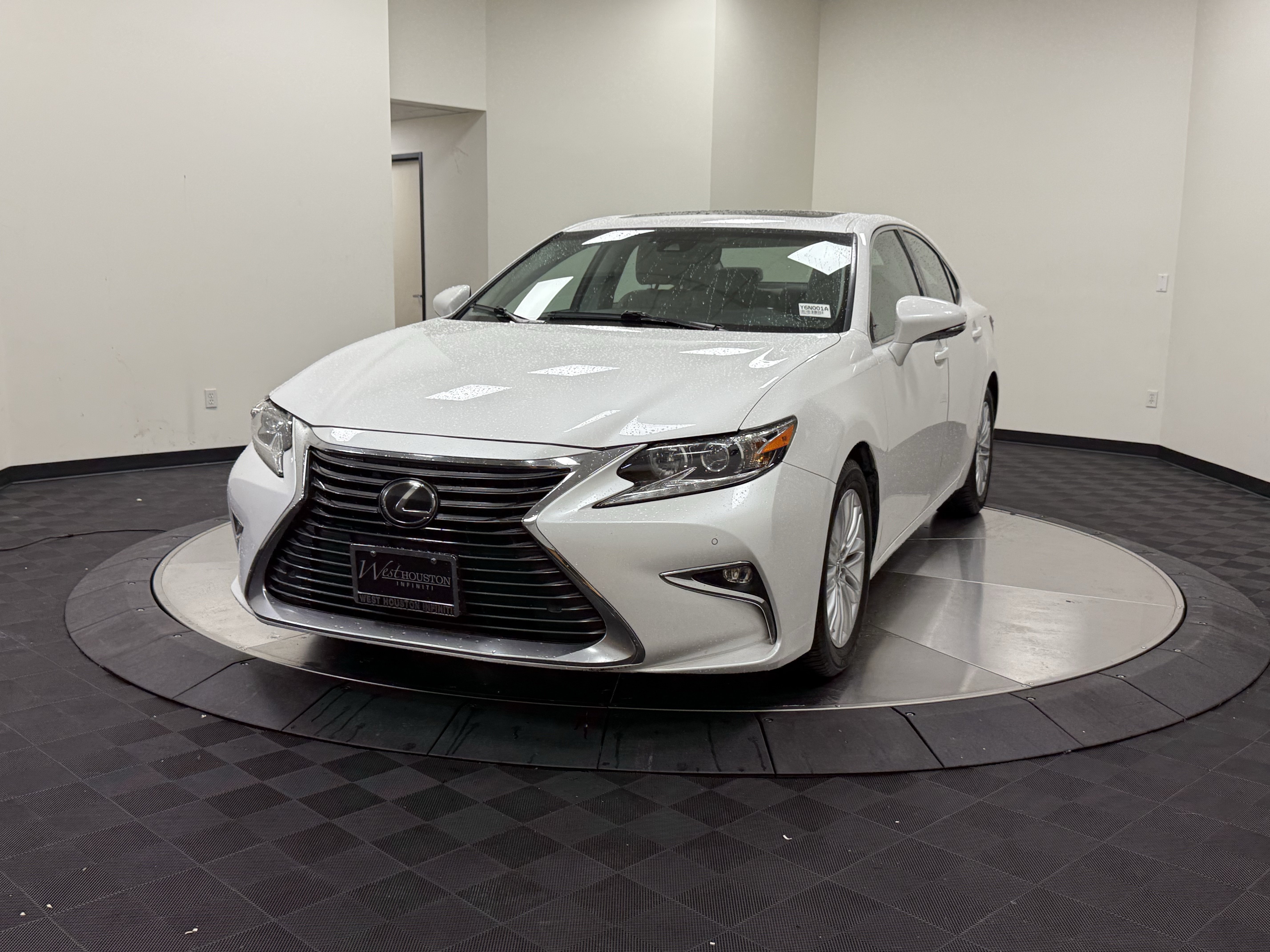 Used 2017 Lexus ES 350 w/ Premium Package FWD image 3