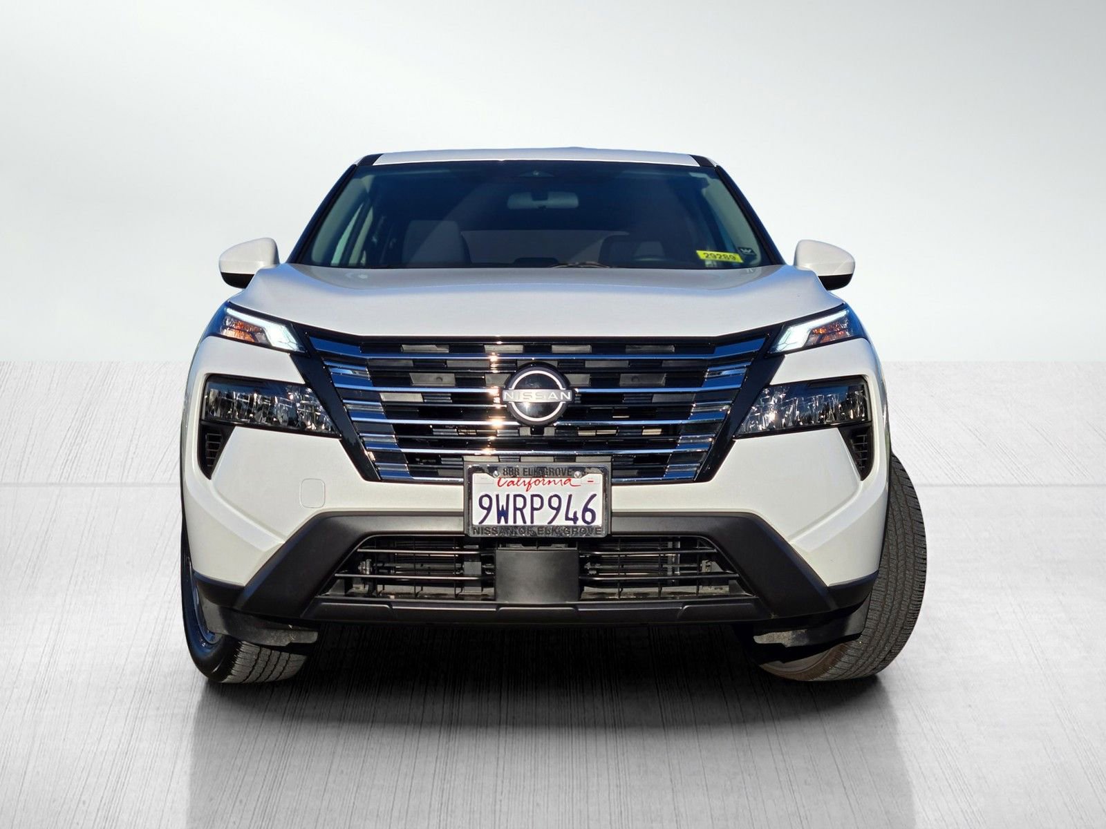 Used 2026 Nissan Rogue SV FWD image 2