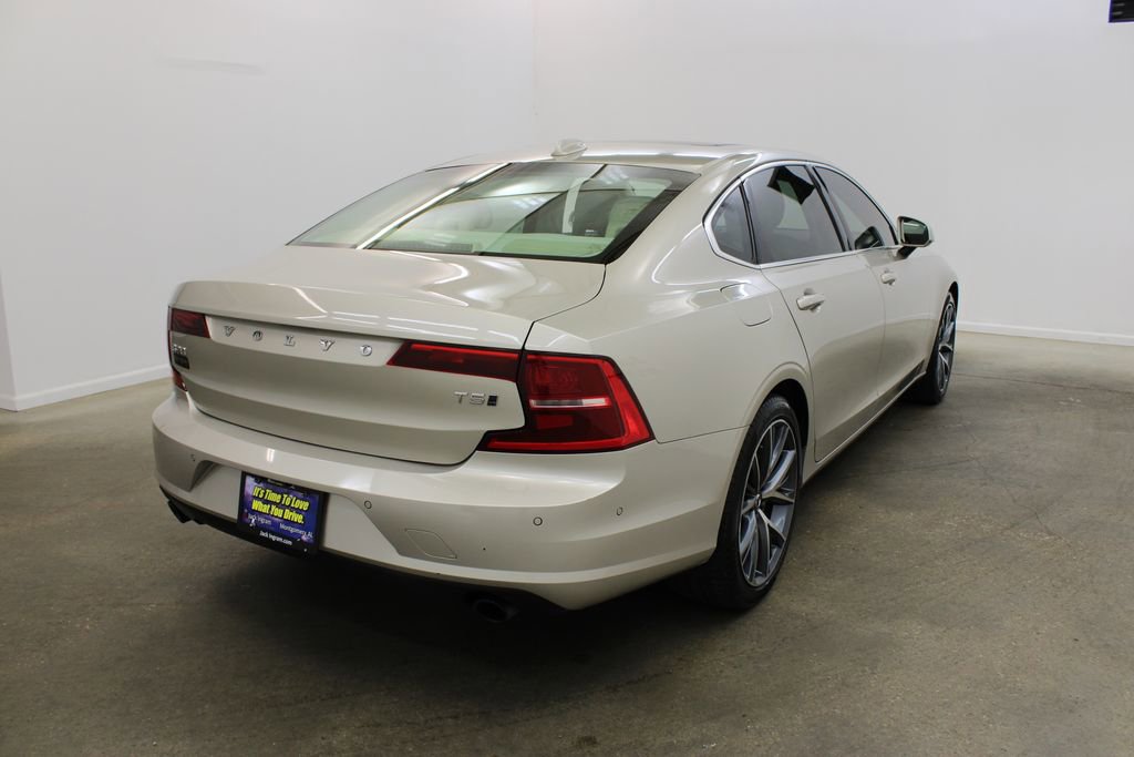 Used 2018 Volvo S90 T5 Momentum w/ Convenience Package image 5
