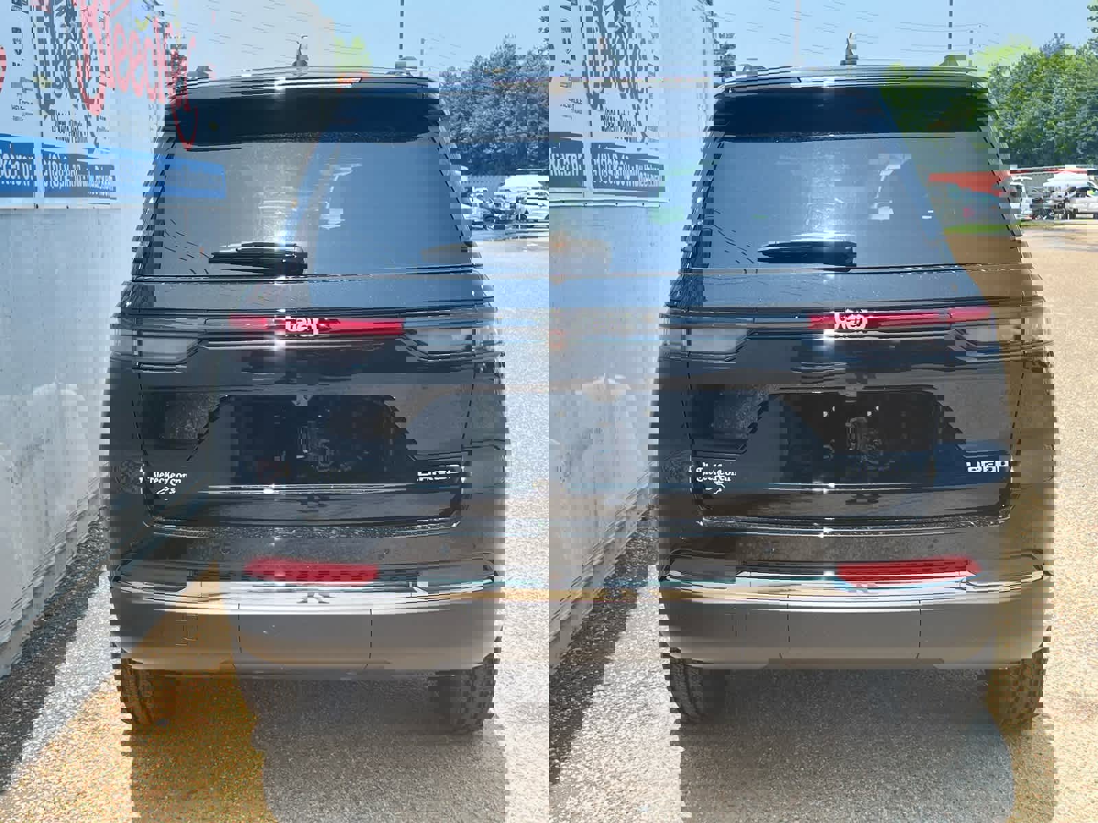 New 2025 Jeep Grand Cherokee Laredo w/ Luxury Tech Group I image 4